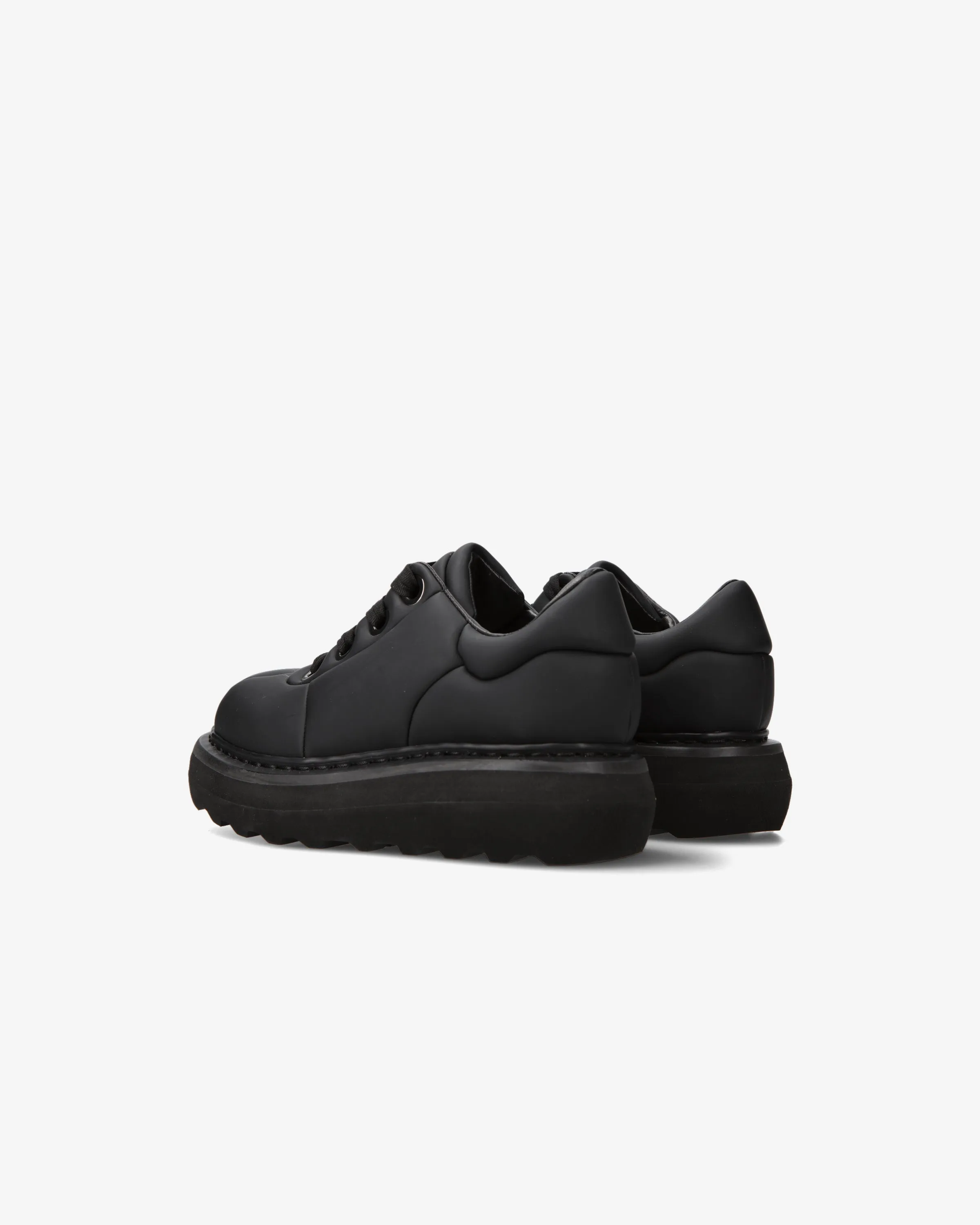 Cal shoes in black rubberized