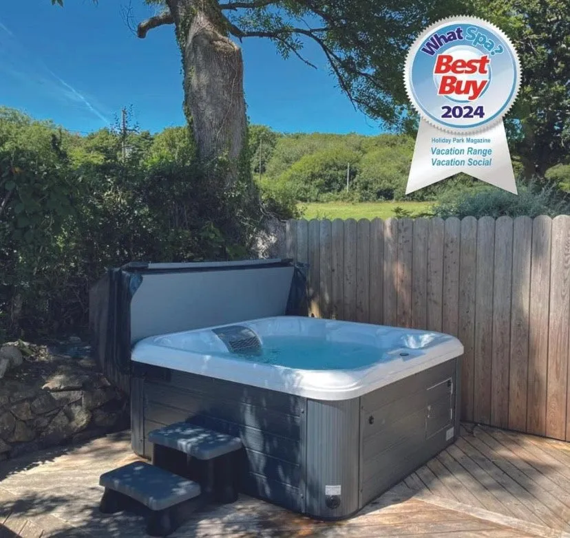 Vacation Social - 7 Person Hot Tub